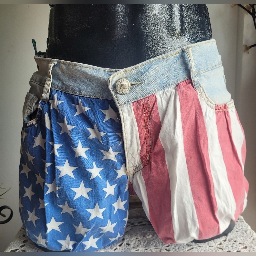 L.e.i. Vintage American Flag Jean Short